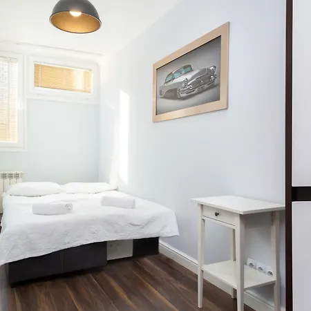 Modern Pereca Close To Metro Rondo Onz By Renters * Varšava