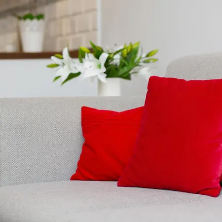 Modern Pereca Close To Metro Rondo Onz By Renters