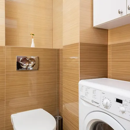 Modern Pereca Close To Metro Rondo Onz By Renters