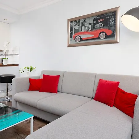 Modern Pereca Close To Metro Rondo Onz By Renters Apartment