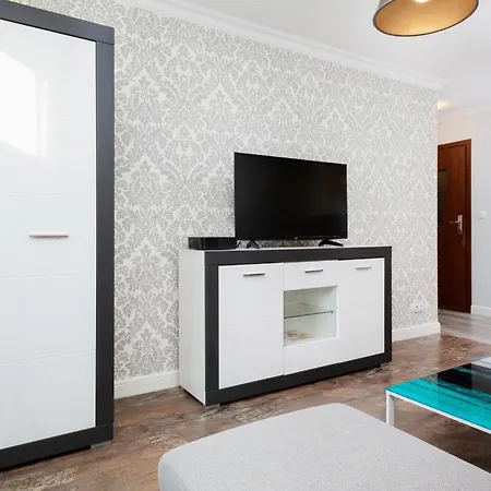 Modern Pereca Close To Metro Rondo Onz By Renters *