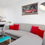 Modern Pereca Close To Metro Rondo Onz By Renters 公寓