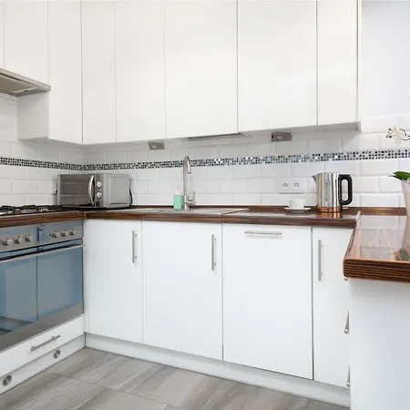 公寓 Modern Pereca Close To Metro Rondo Onz By Renters *